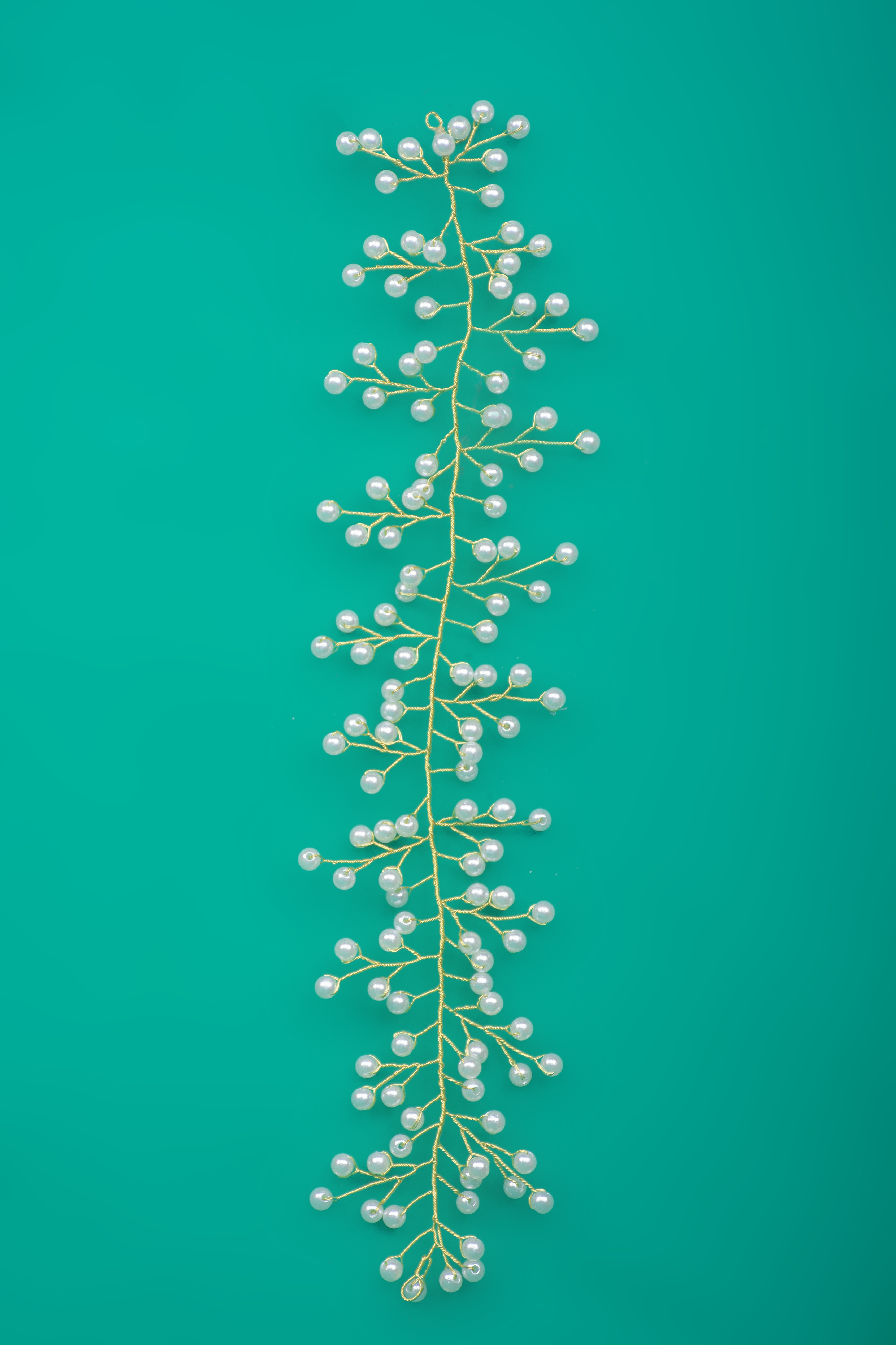 White hairvine